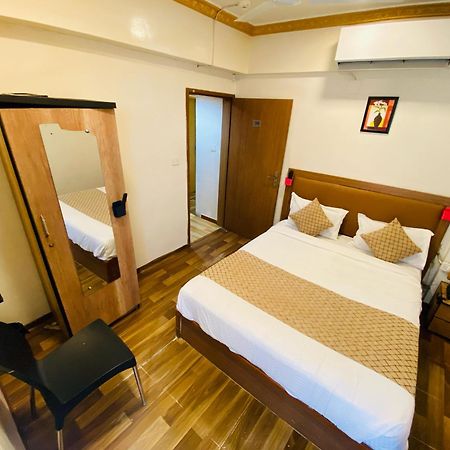 Hotel Abc Satellite Prahlad Nagar Ahmedabad Exteriör bild