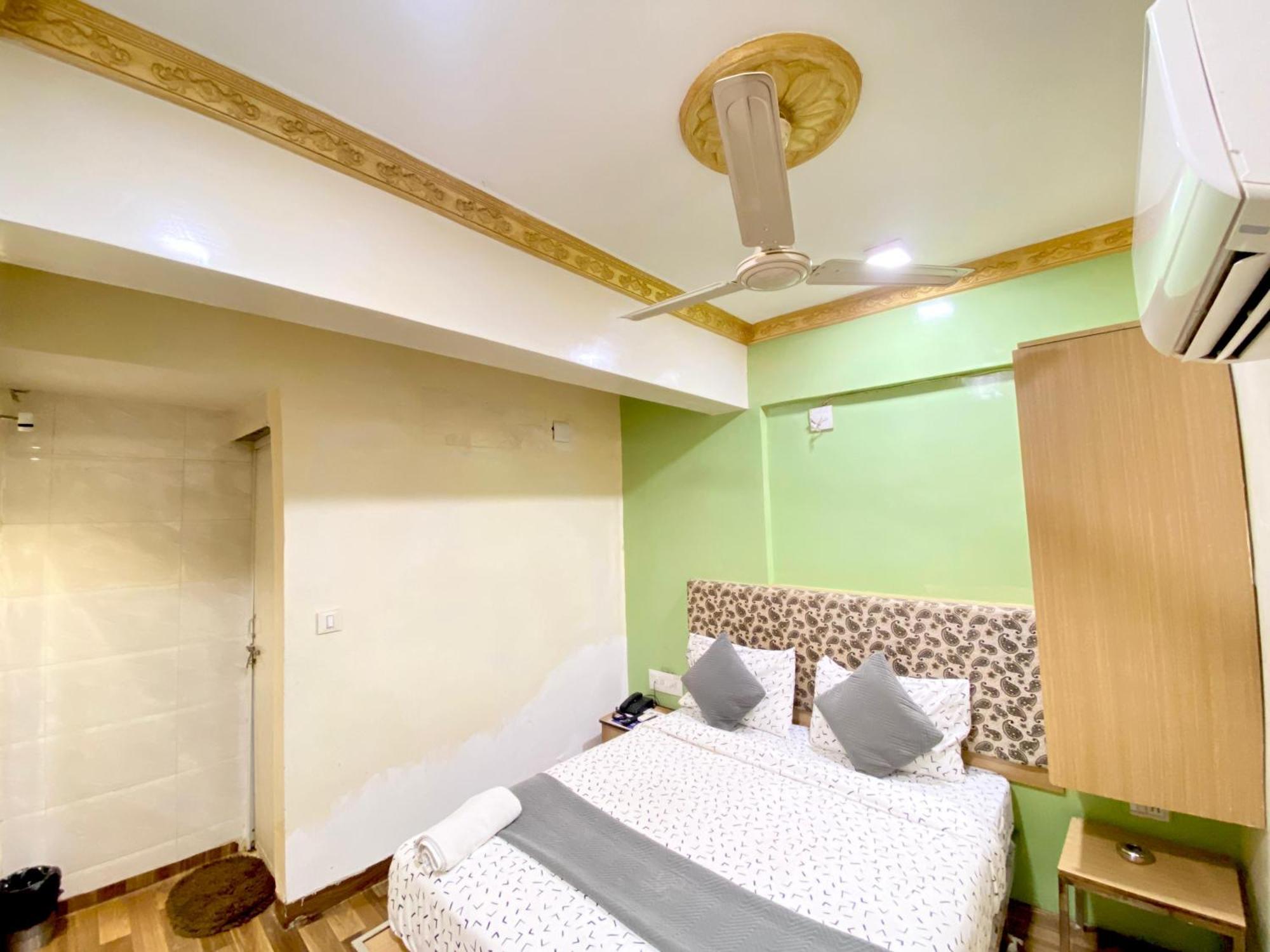 Hotel Abc Satellite Prahlad Nagar Ahmedabad Exteriör bild