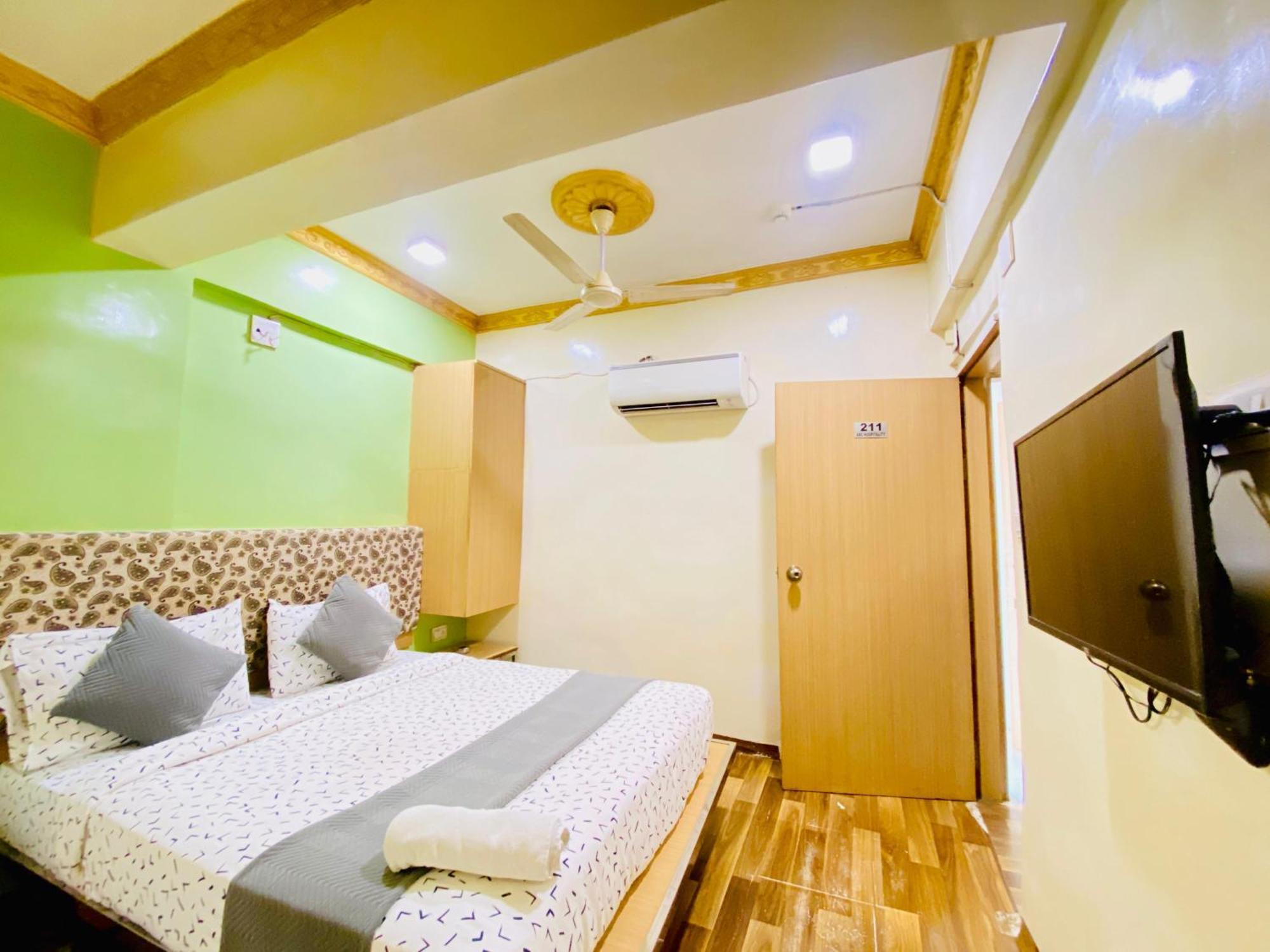 Hotel Abc Satellite Prahlad Nagar Ahmedabad Exteriör bild