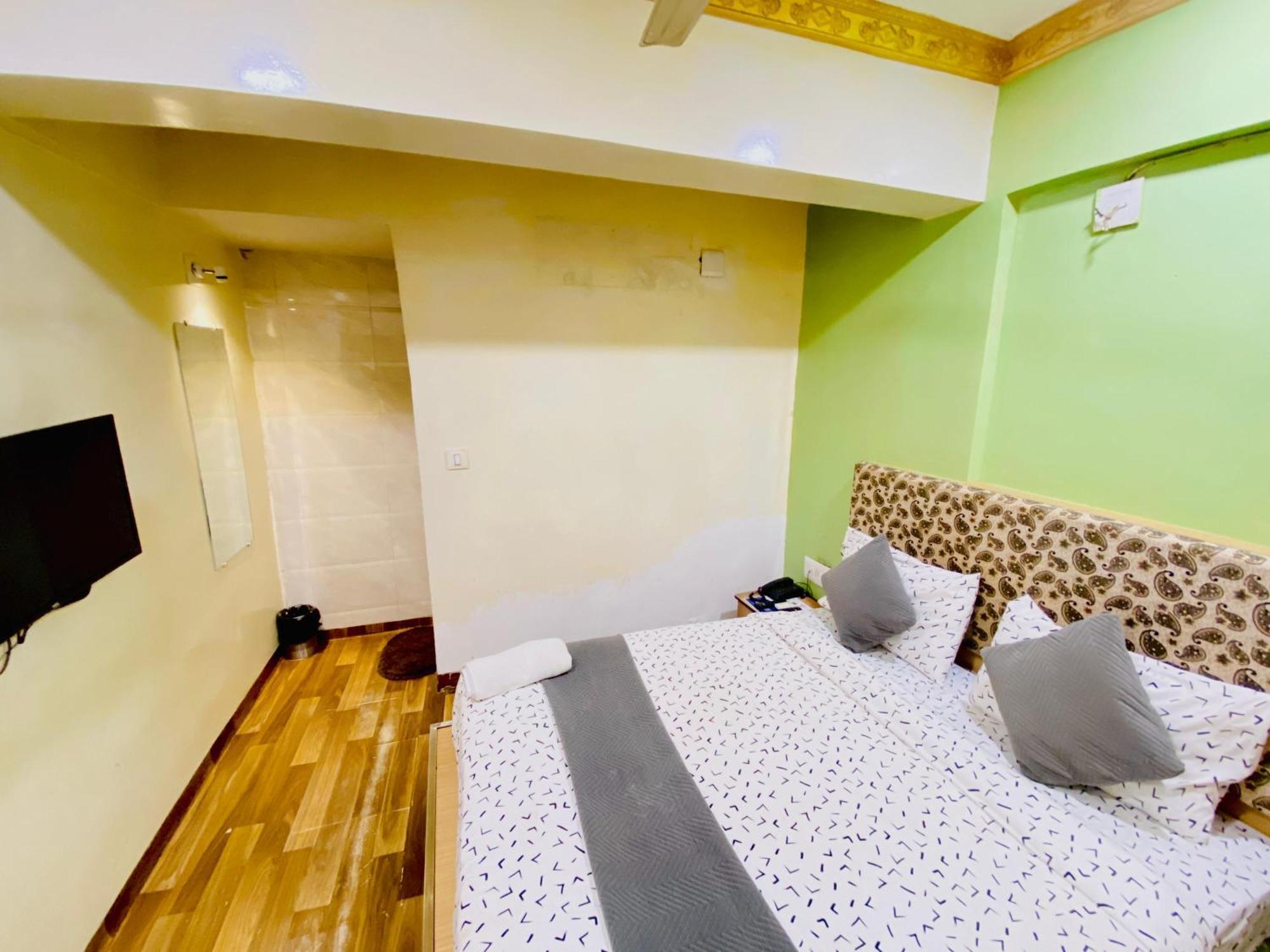 Hotel Abc Satellite Prahlad Nagar Ahmedabad Exteriör bild