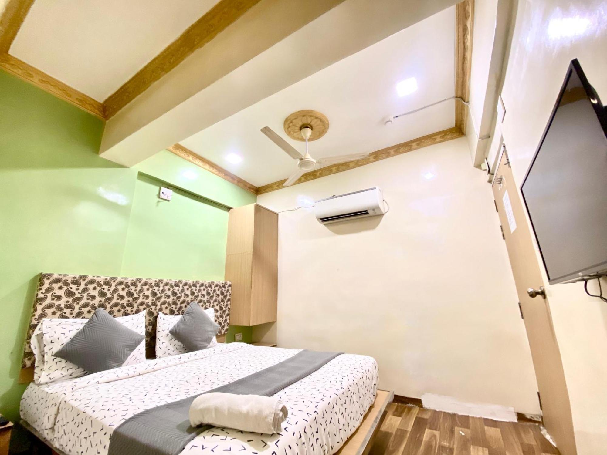 Hotel Abc Satellite Prahlad Nagar Ahmedabad Exteriör bild