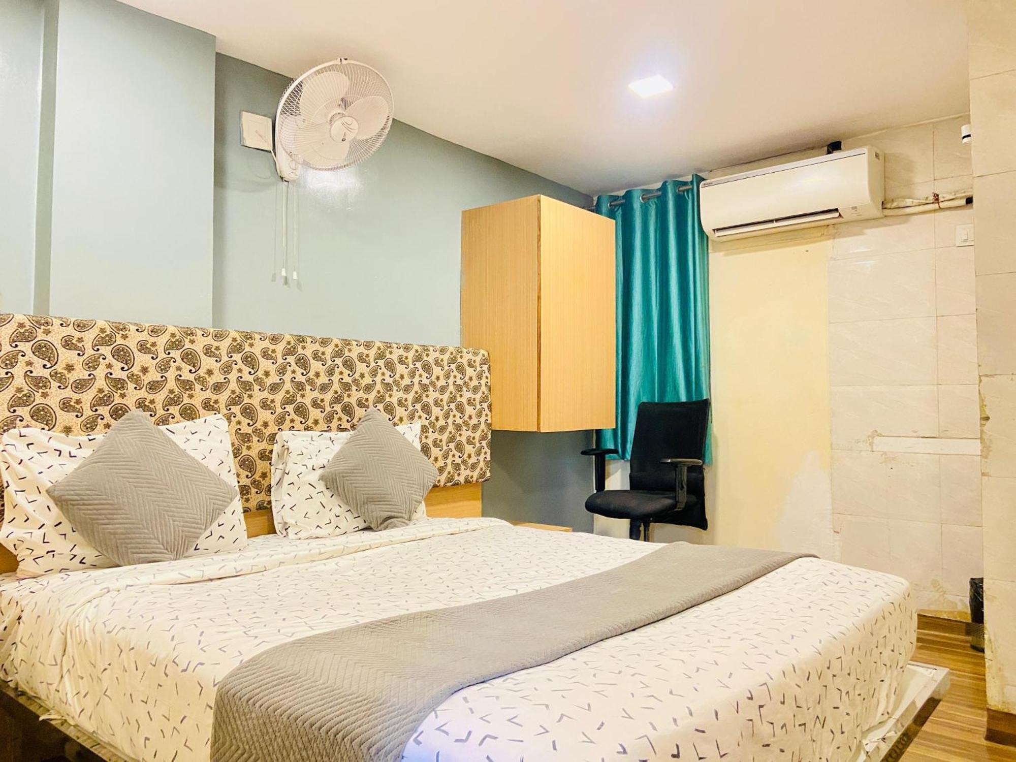 Hotel Abc Satellite Prahlad Nagar Ahmedabad Exteriör bild