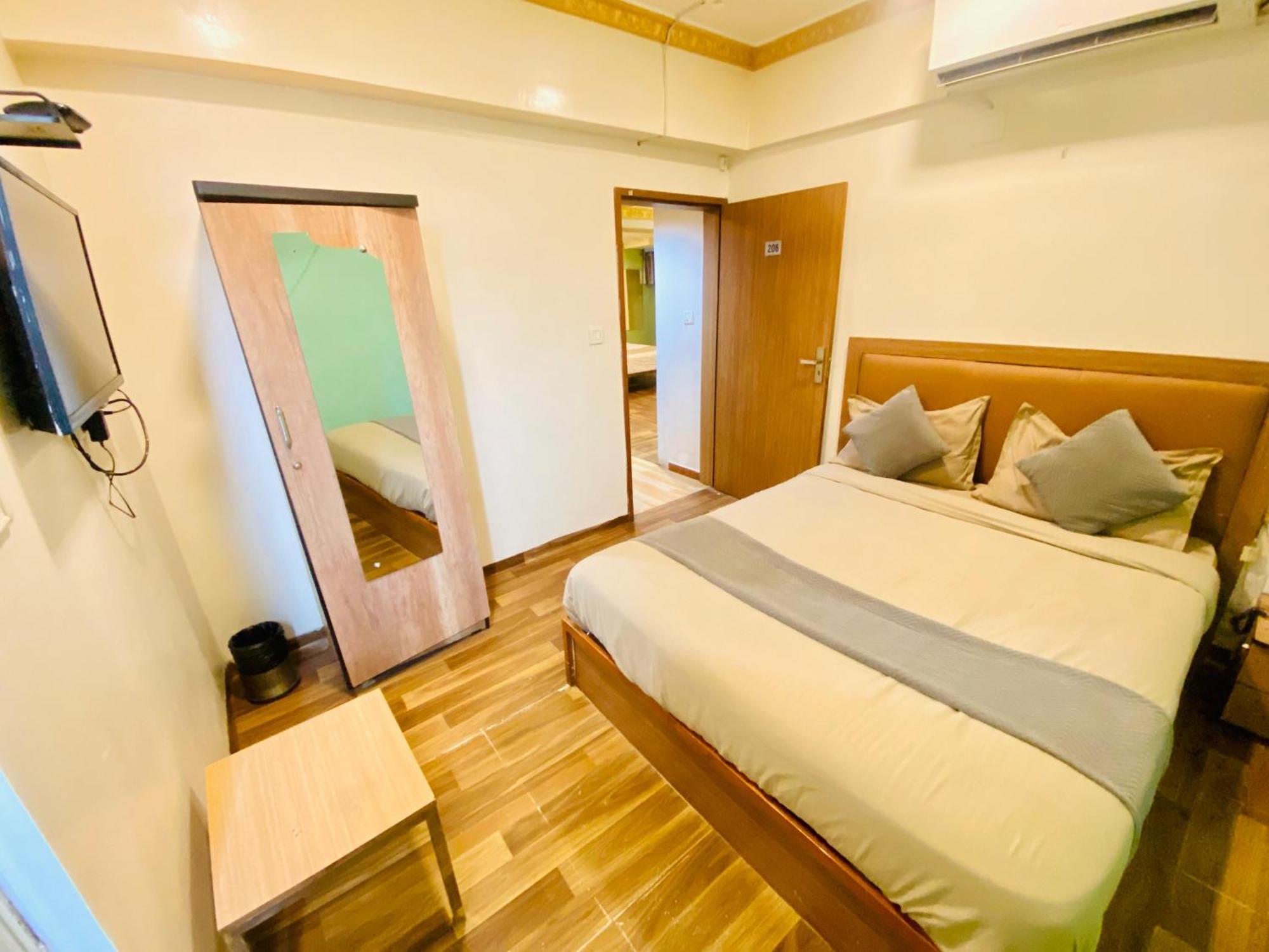 Hotel Abc Satellite Prahlad Nagar Ahmedabad Exteriör bild
