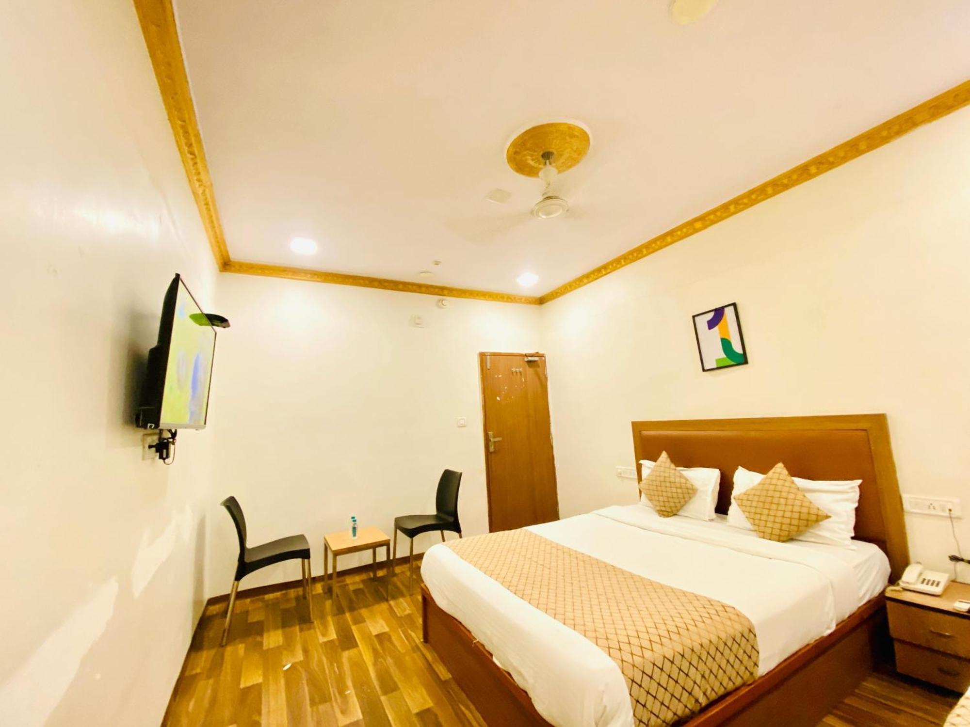 Hotel Abc Satellite Prahlad Nagar Ahmedabad Exteriör bild