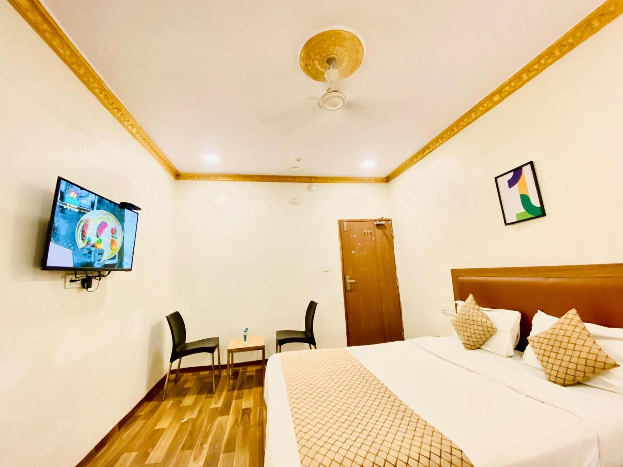 Hotel Abc Satellite Prahlad Nagar Ahmedabad Exteriör bild