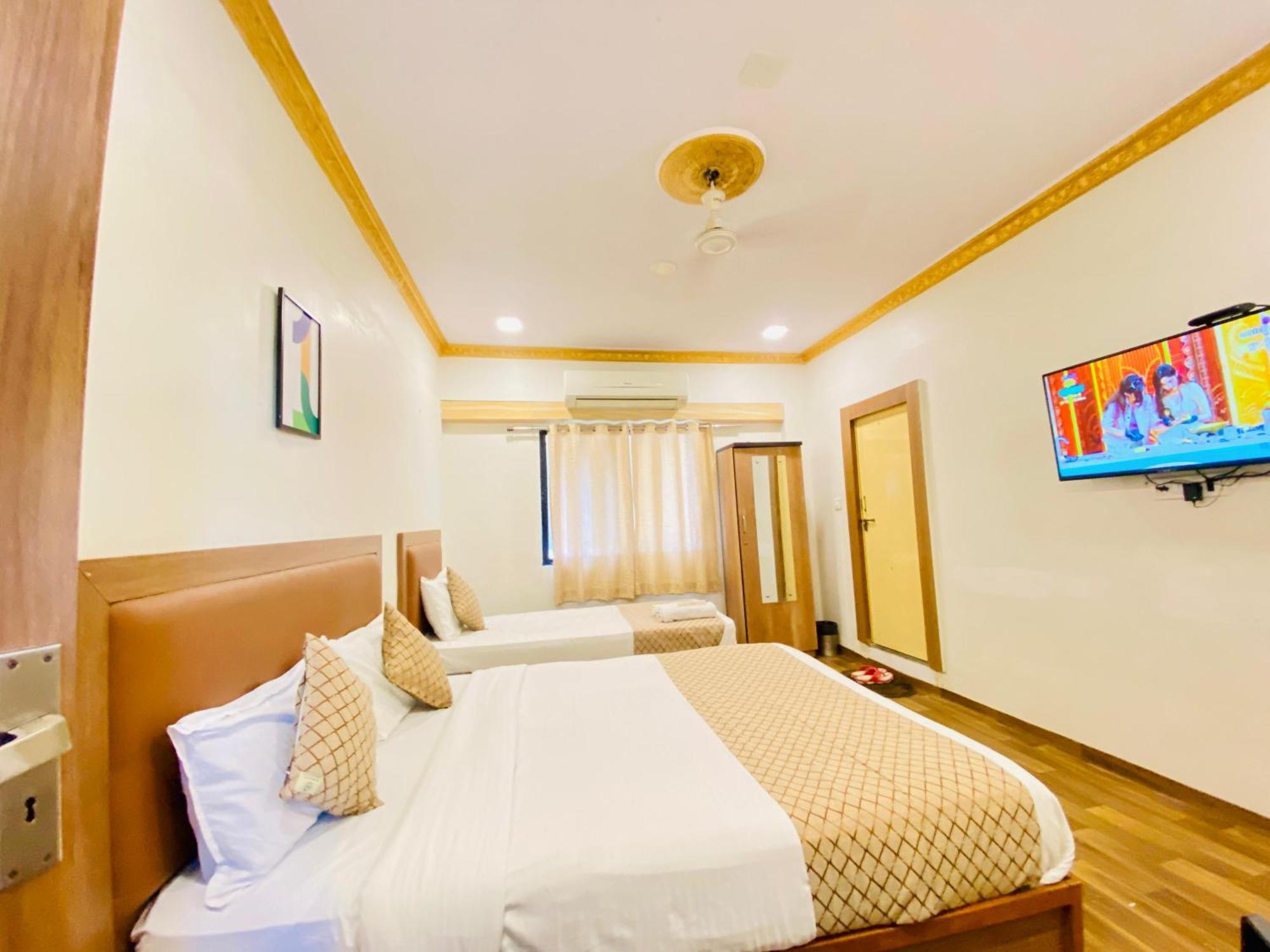 Hotel Abc Satellite Prahlad Nagar Ahmedabad Exteriör bild