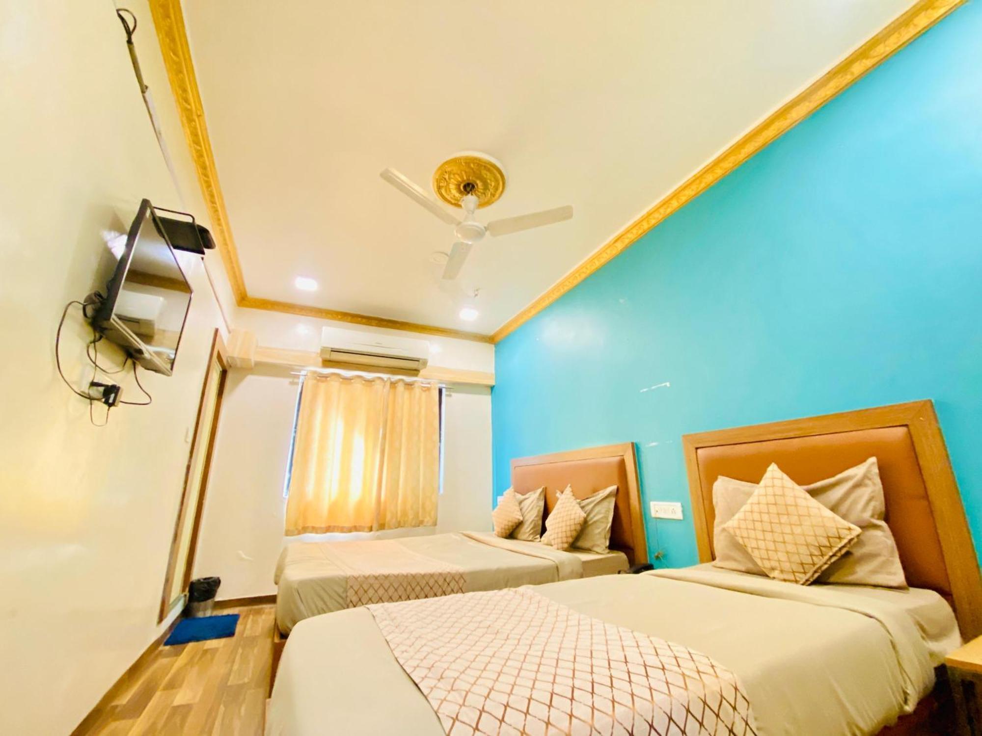 Hotel Abc Satellite Prahlad Nagar Ahmedabad Exteriör bild