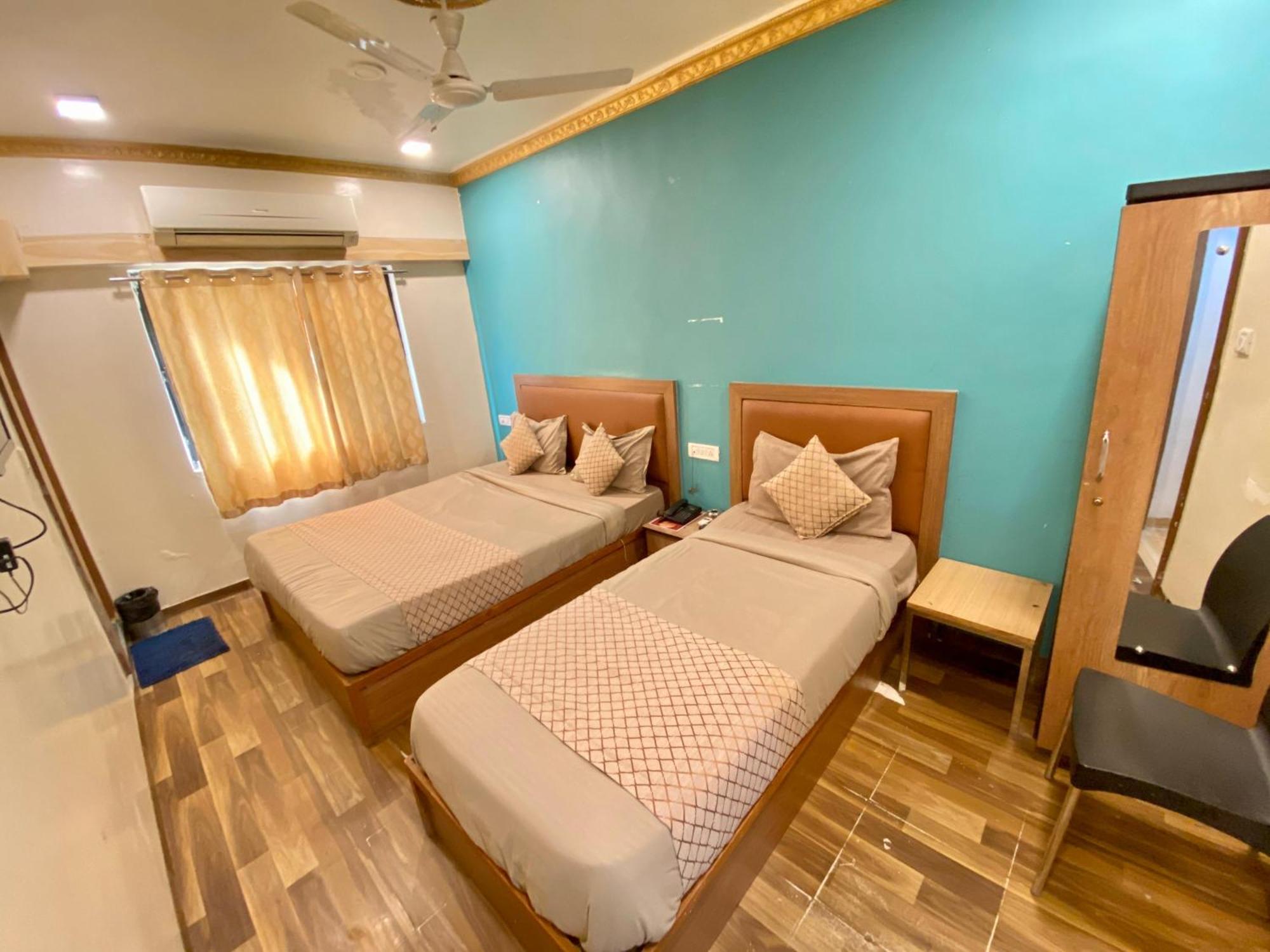 Hotel Abc Satellite Prahlad Nagar Ahmedabad Exteriör bild
