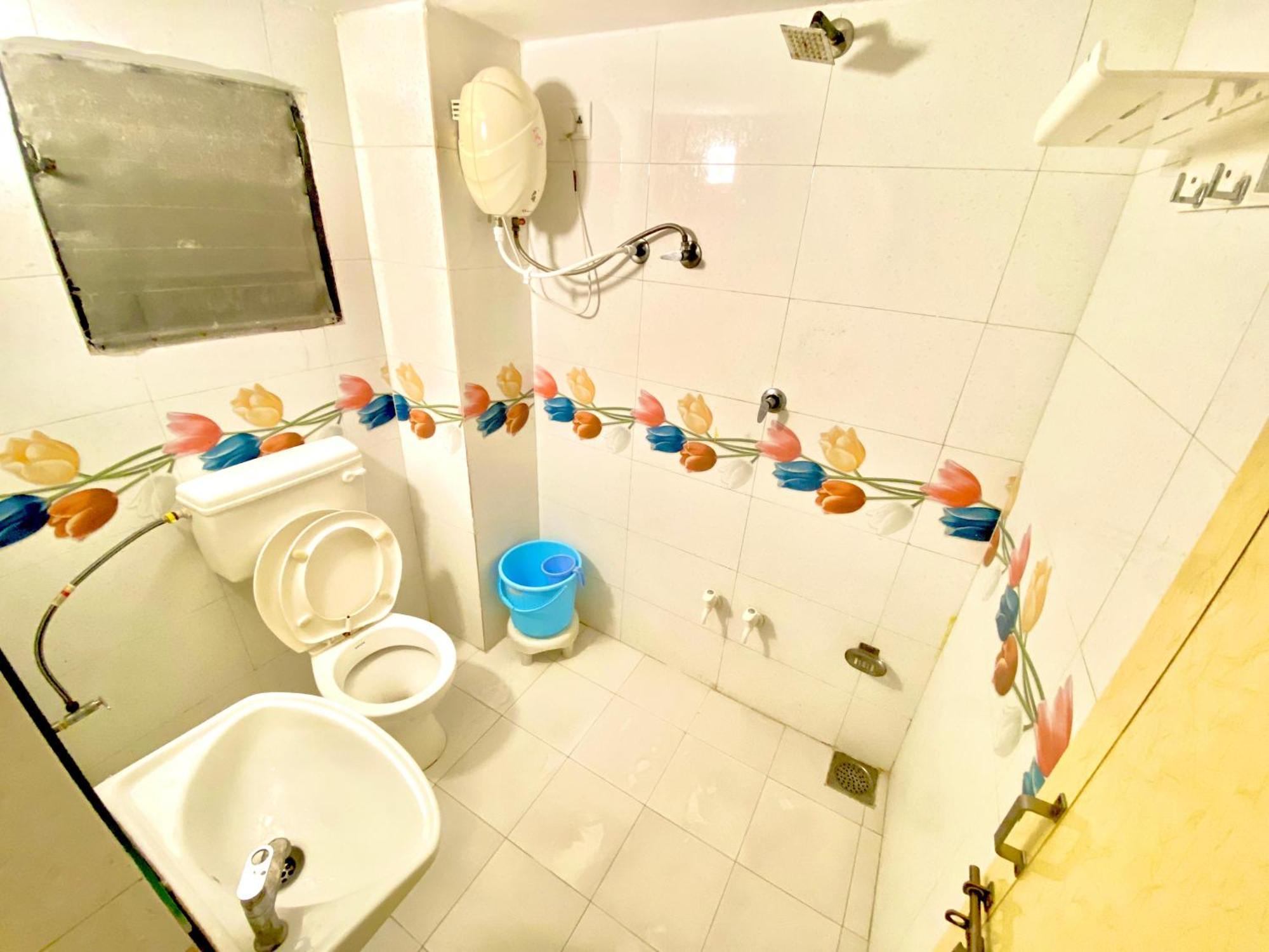 Hotel Abc Satellite Prahlad Nagar Ahmedabad Exteriör bild