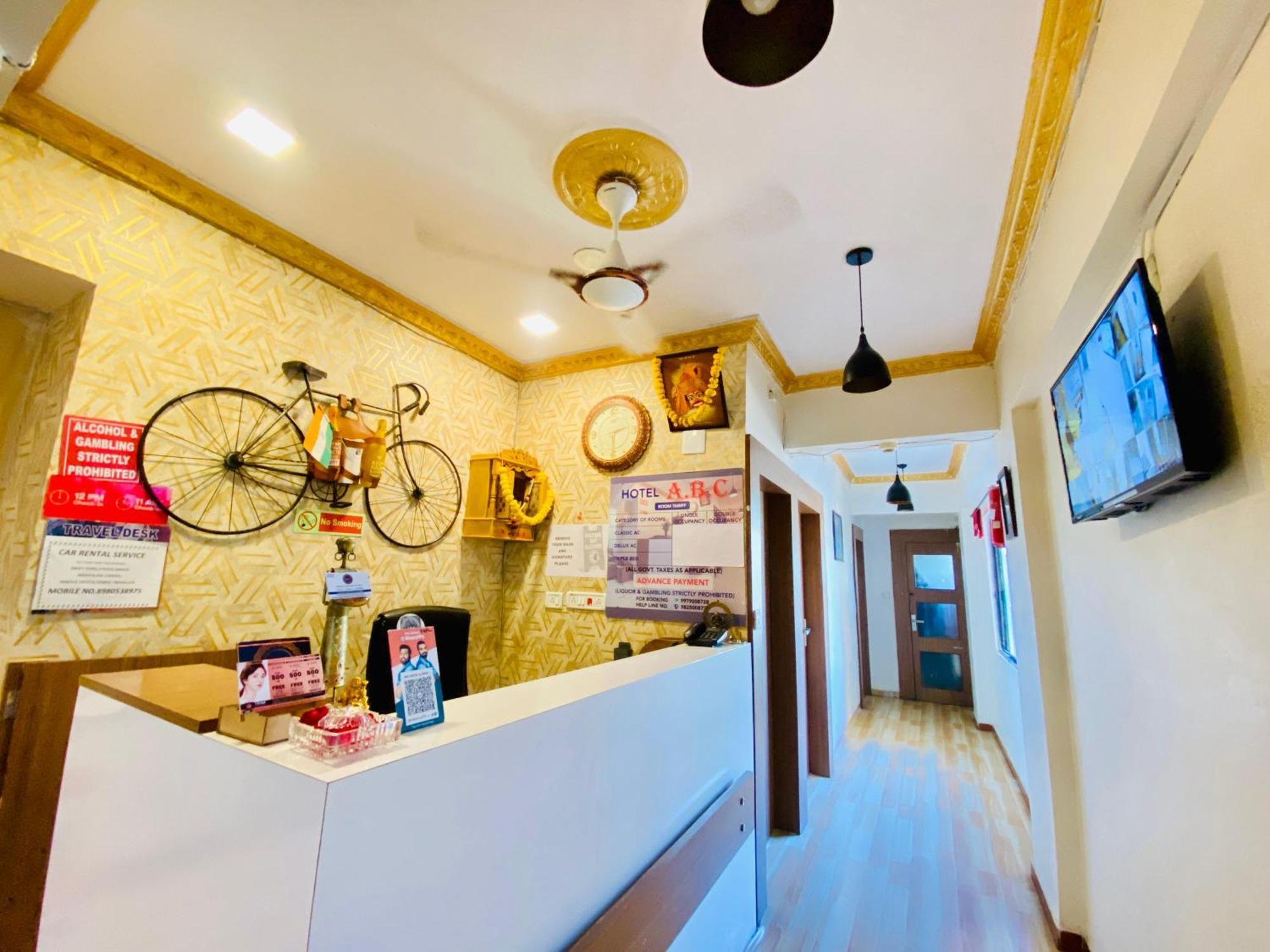 Hotel Abc Satellite Prahlad Nagar Ahmedabad Exteriör bild