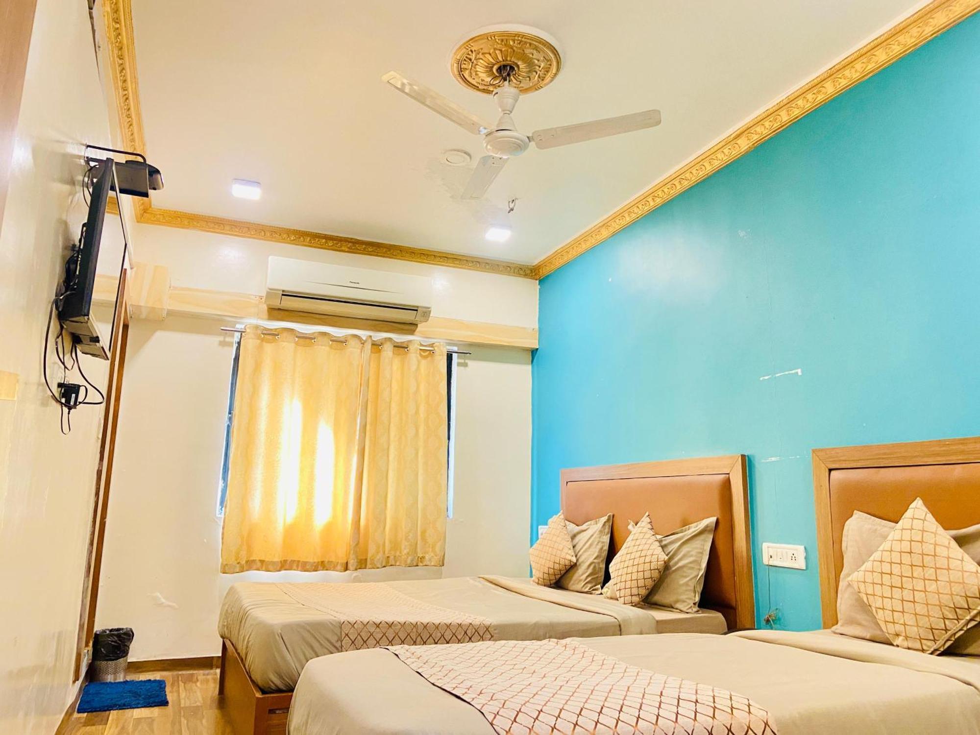 Hotel Abc Satellite Prahlad Nagar Ahmedabad Exteriör bild