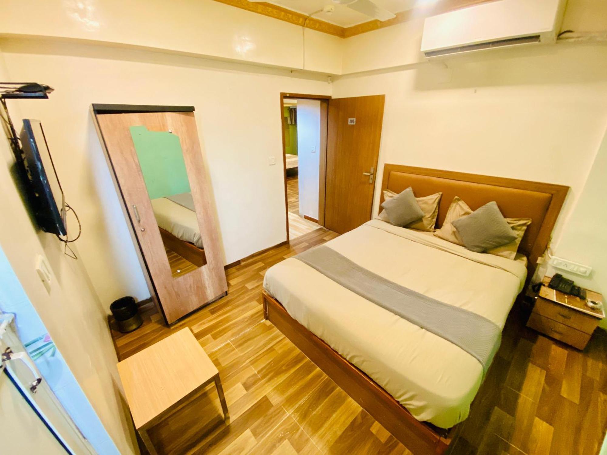 Hotel Abc Satellite Prahlad Nagar Ahmedabad Exteriör bild