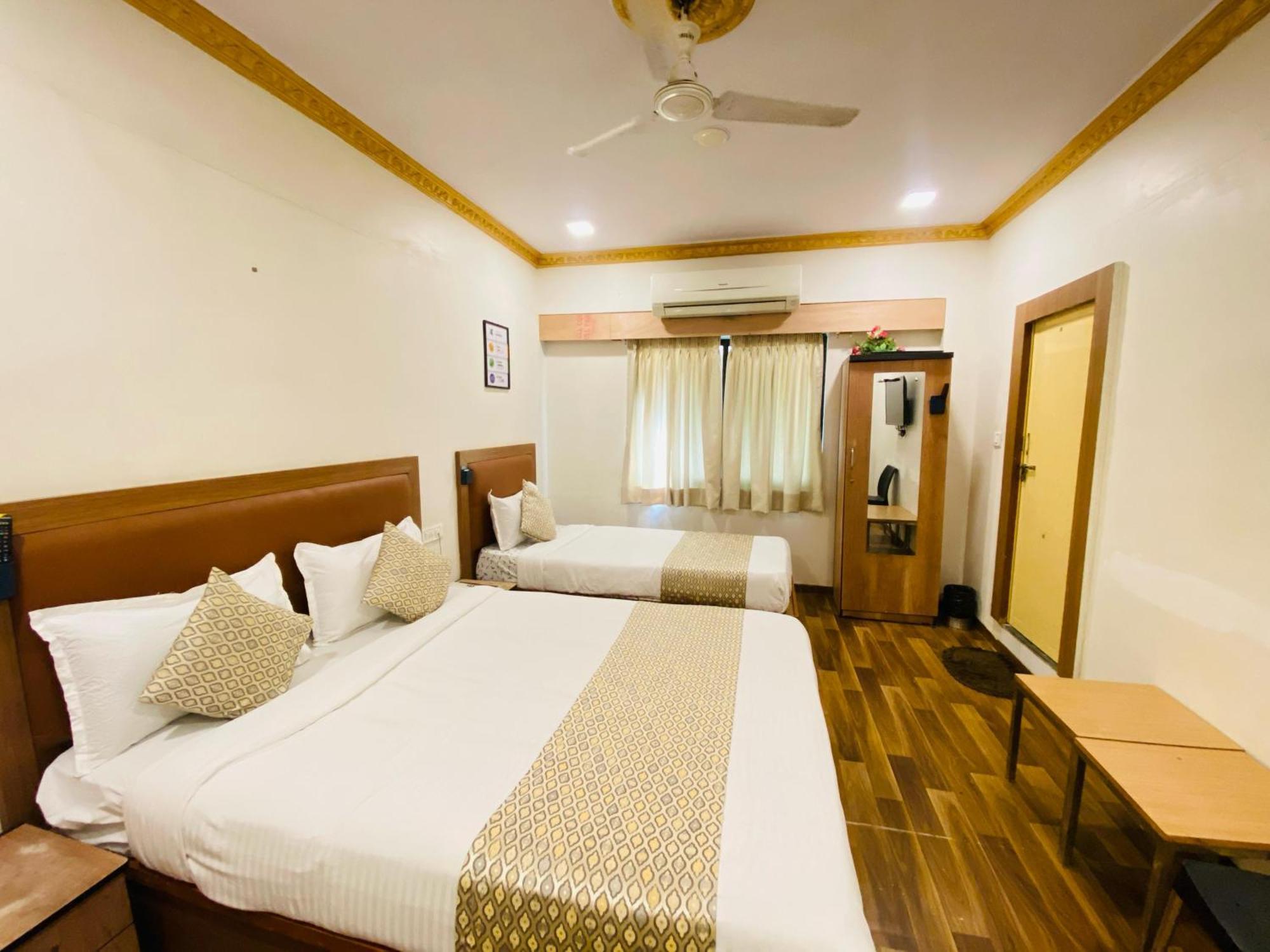 Hotel Abc Satellite Prahlad Nagar Ahmedabad Exteriör bild