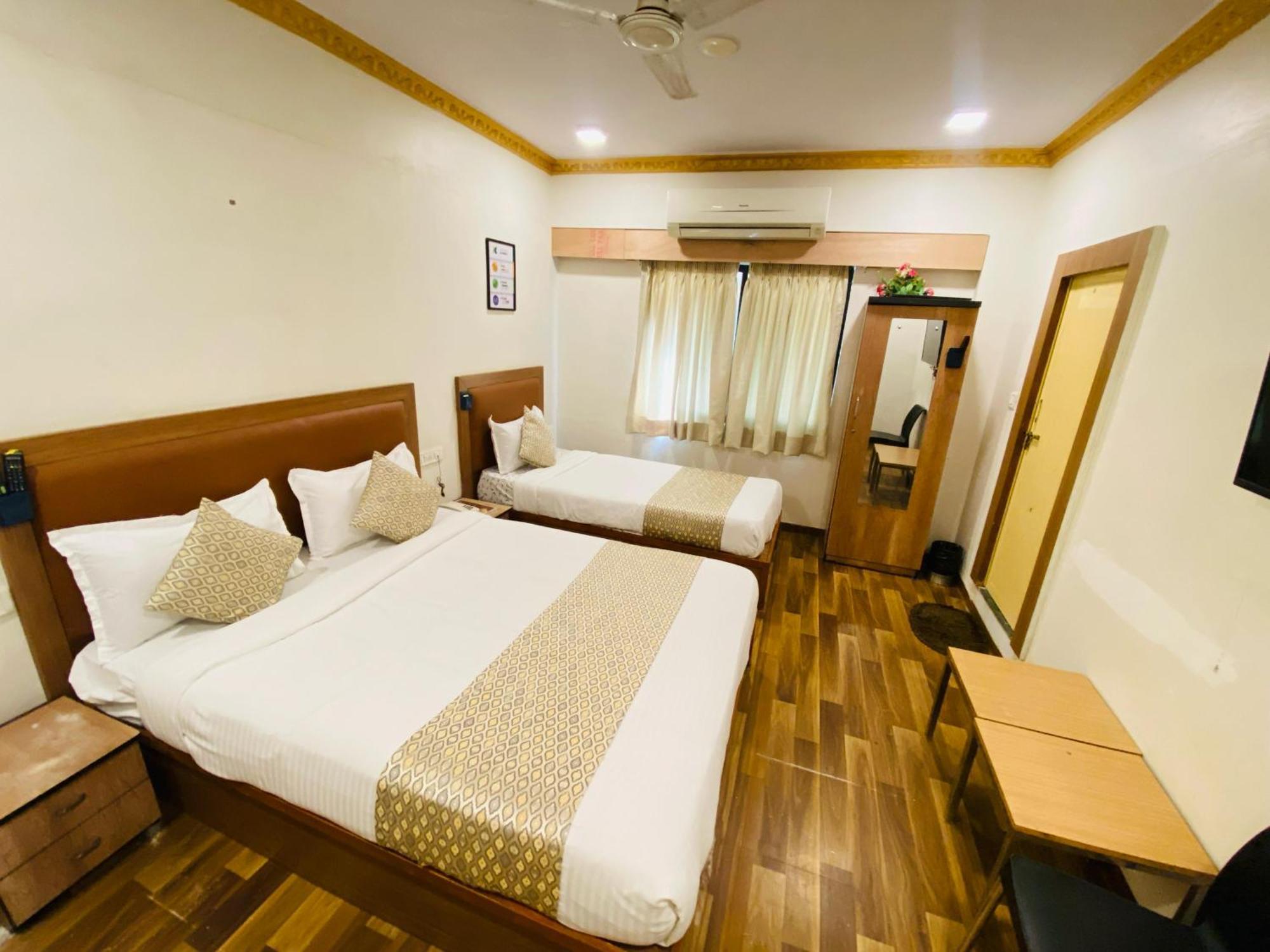Hotel Abc Satellite Prahlad Nagar Ahmedabad Exteriör bild