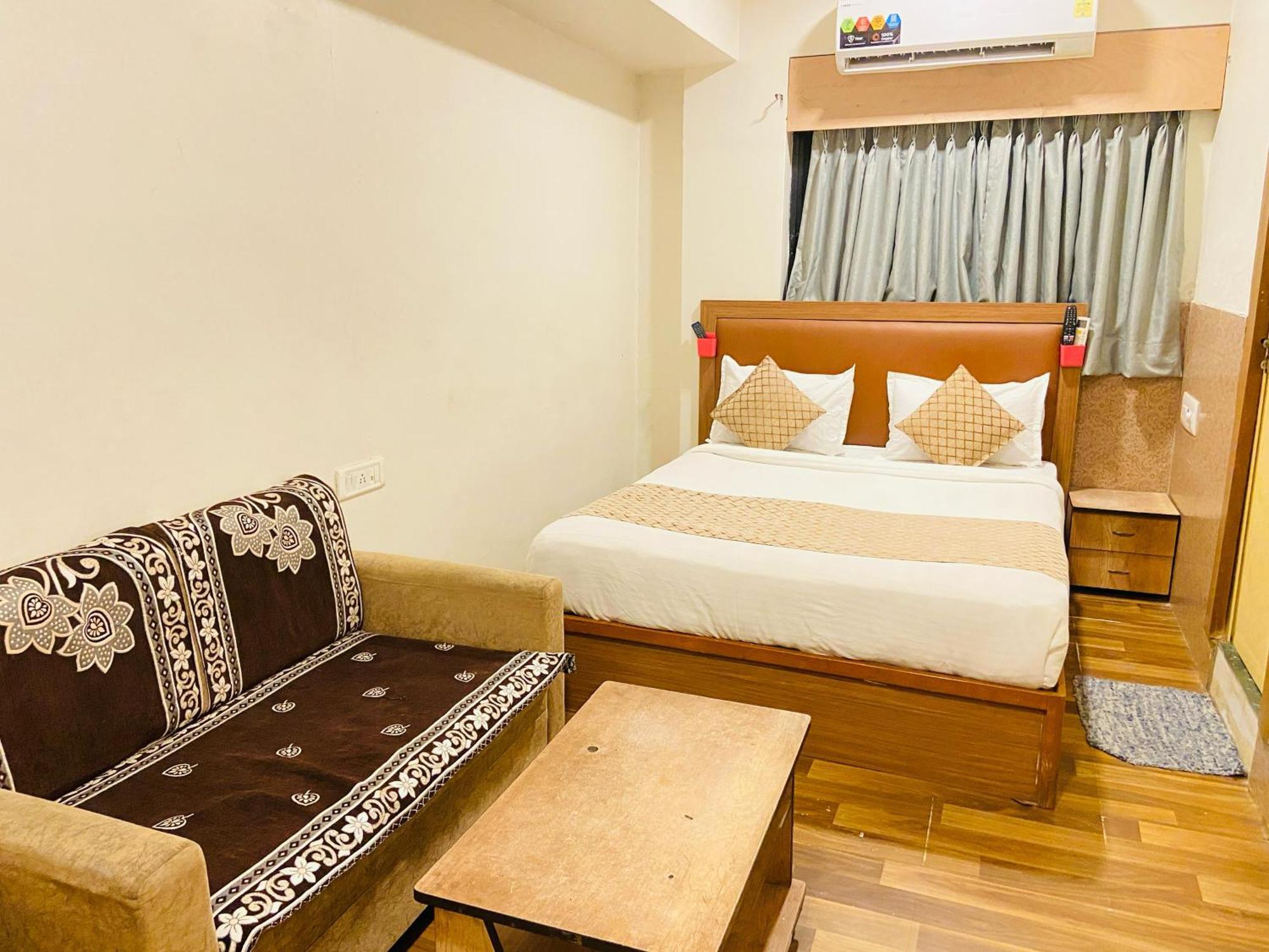 Hotel Abc Satellite Prahlad Nagar Ahmedabad Exteriör bild