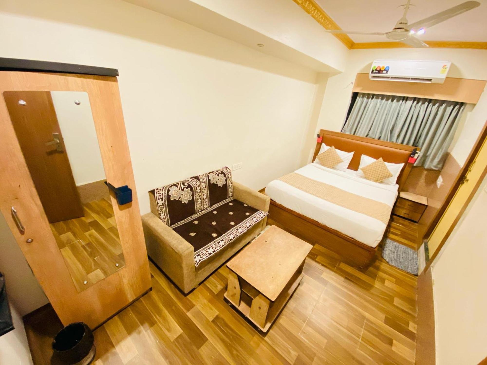 Hotel Abc Satellite Prahlad Nagar Ahmedabad Exteriör bild