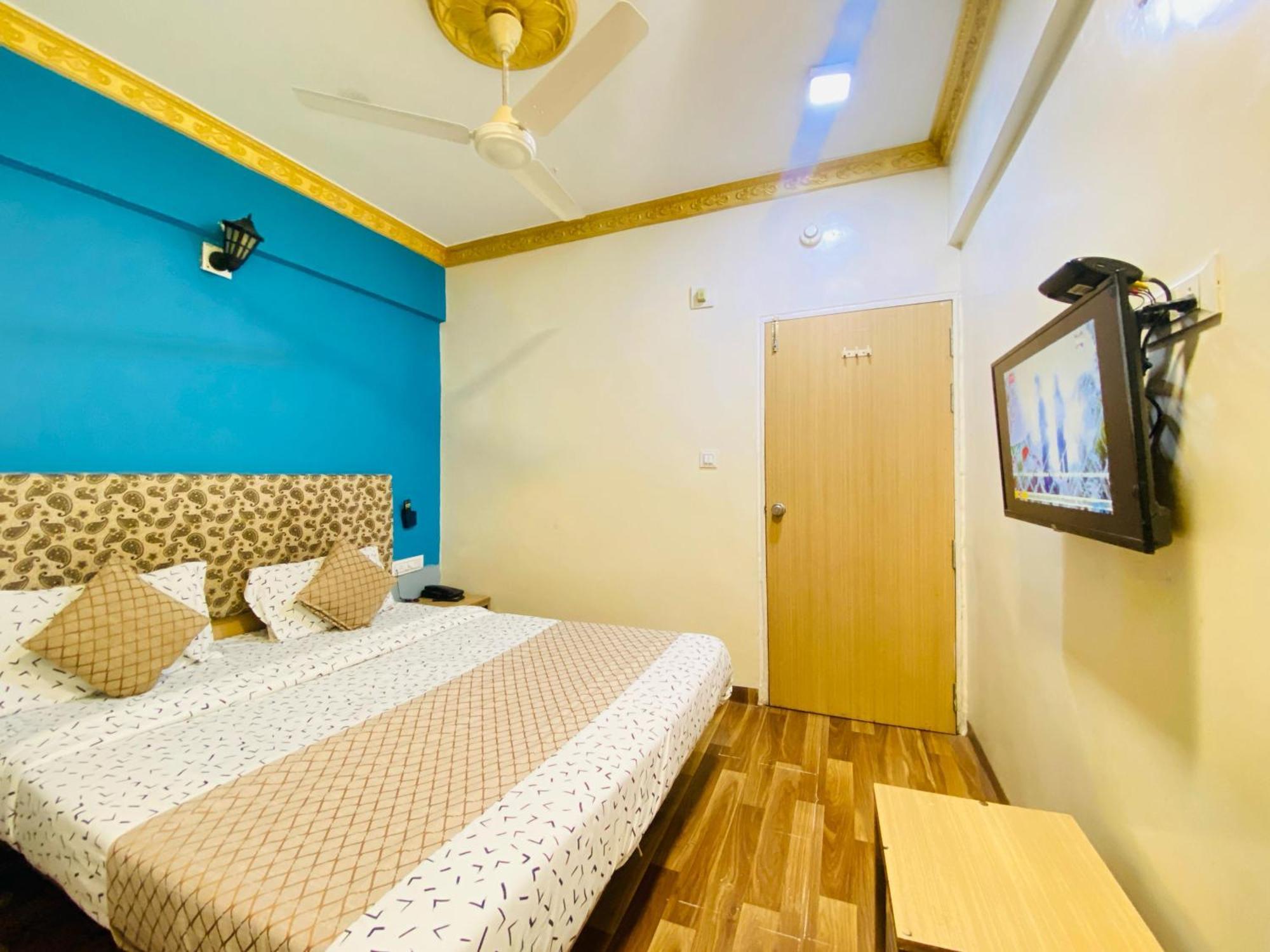 Hotel Abc Satellite Prahlad Nagar Ahmedabad Exteriör bild